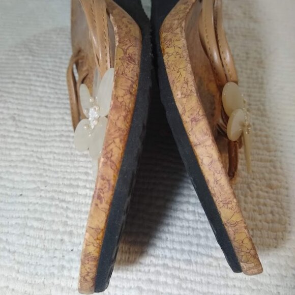 Mossimo  size 7  wedge sandals  saddle/caramel color + white pearl flower - Picture 7 of 7